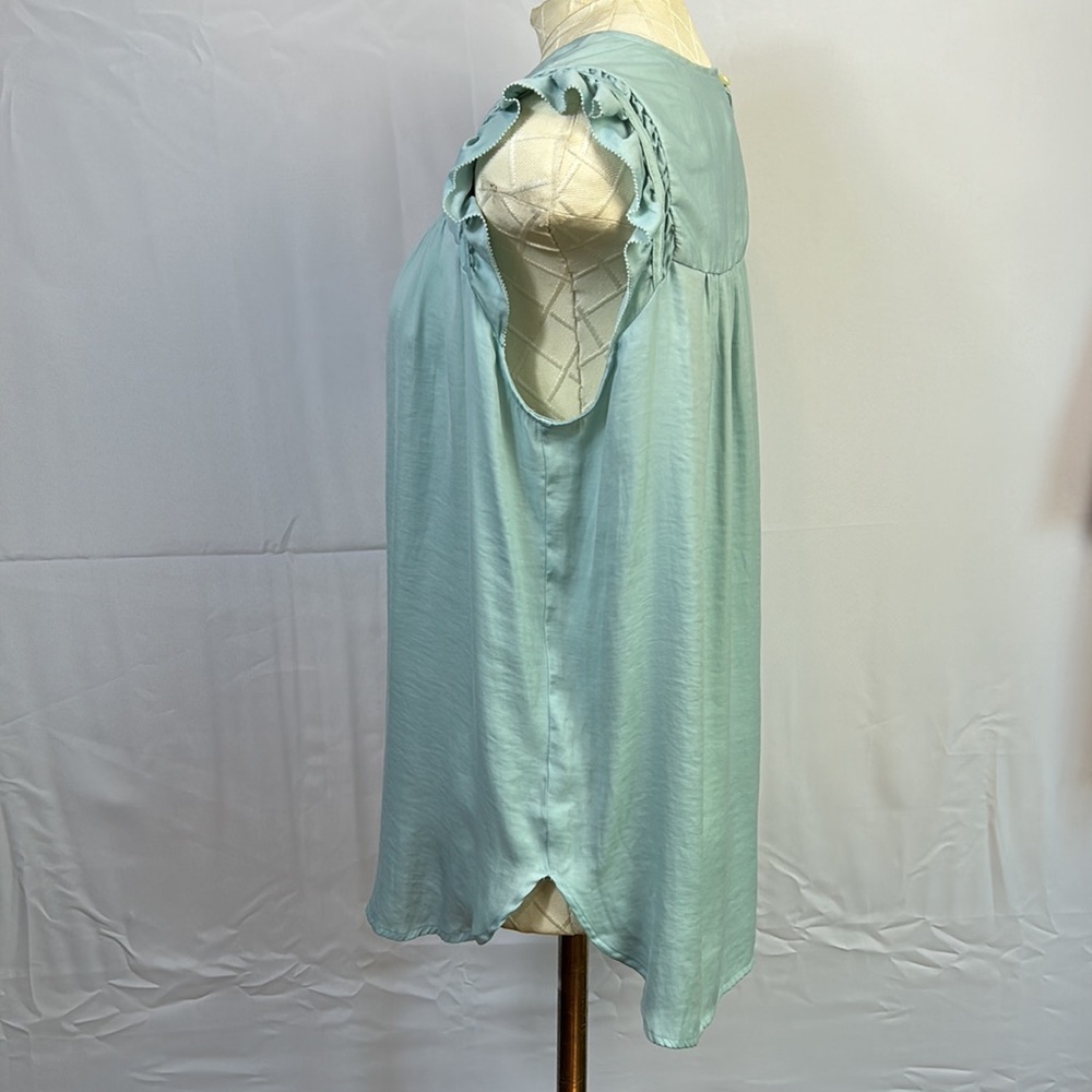 Loft sleeveless Top Size Medium Light Blue High Low Excellent Condition - Picture 2 of 8